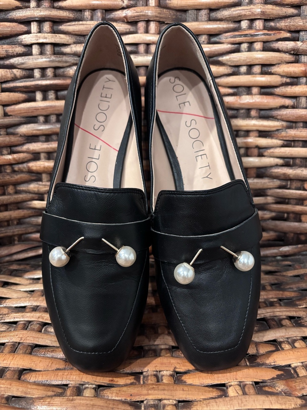 Sole Society Black Pearl-Accent Leather Loafers in size 7.5